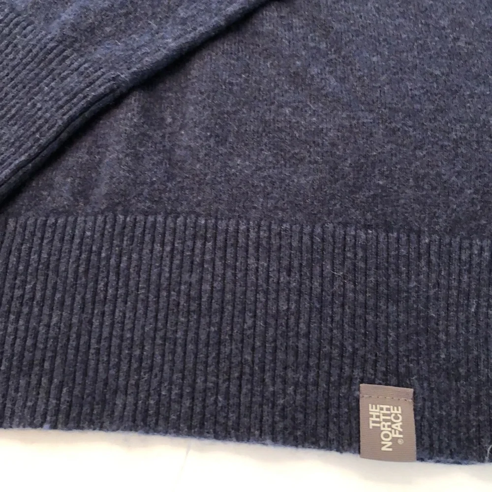 NorthFace men’s crewneck blue sweater long sleeves M